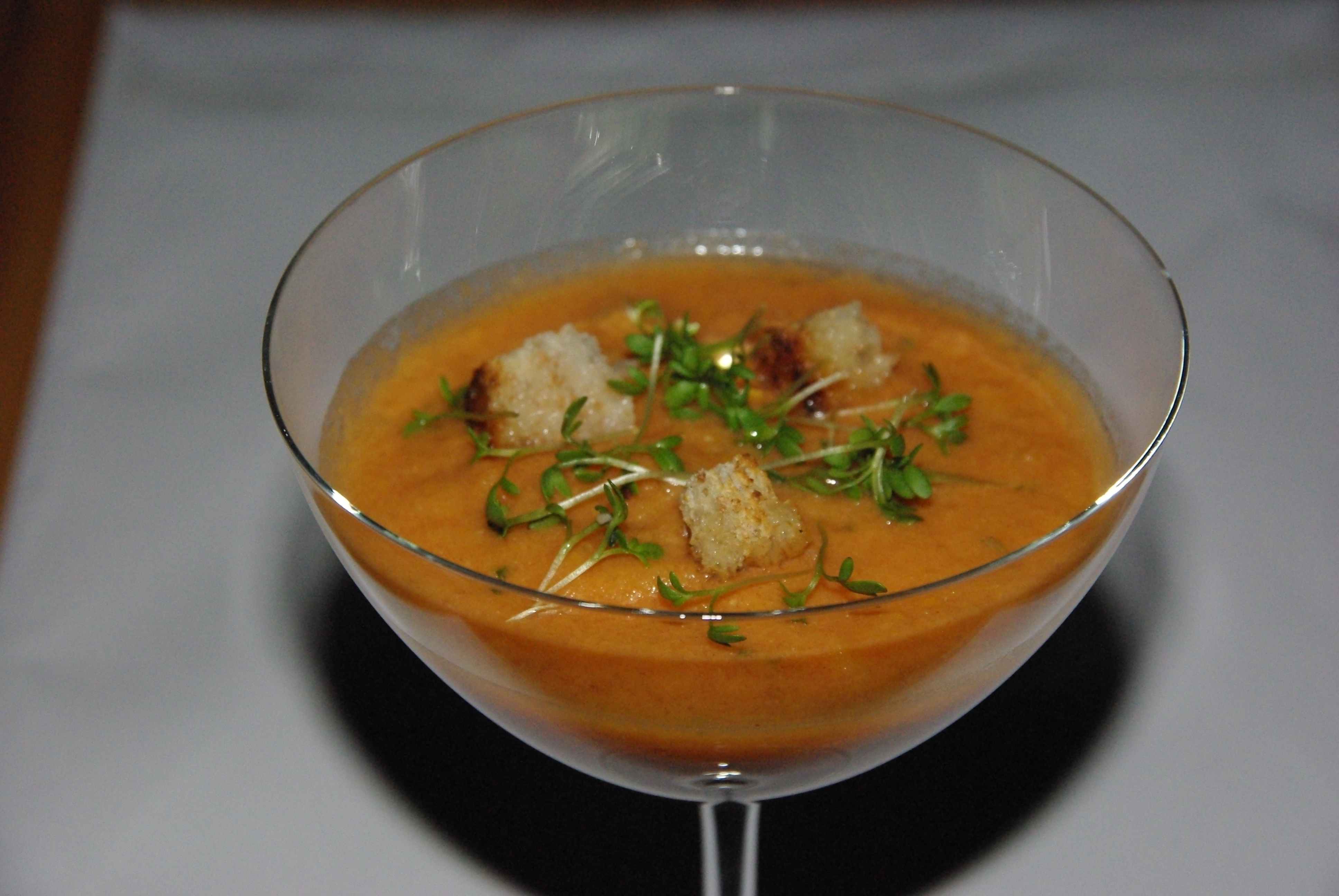 3 Sommergnge: Gazpacho con Pimenton  Zanderfilet Wellington mit Tomaten und Okraschoten  Nusskuchen mit Amaretto