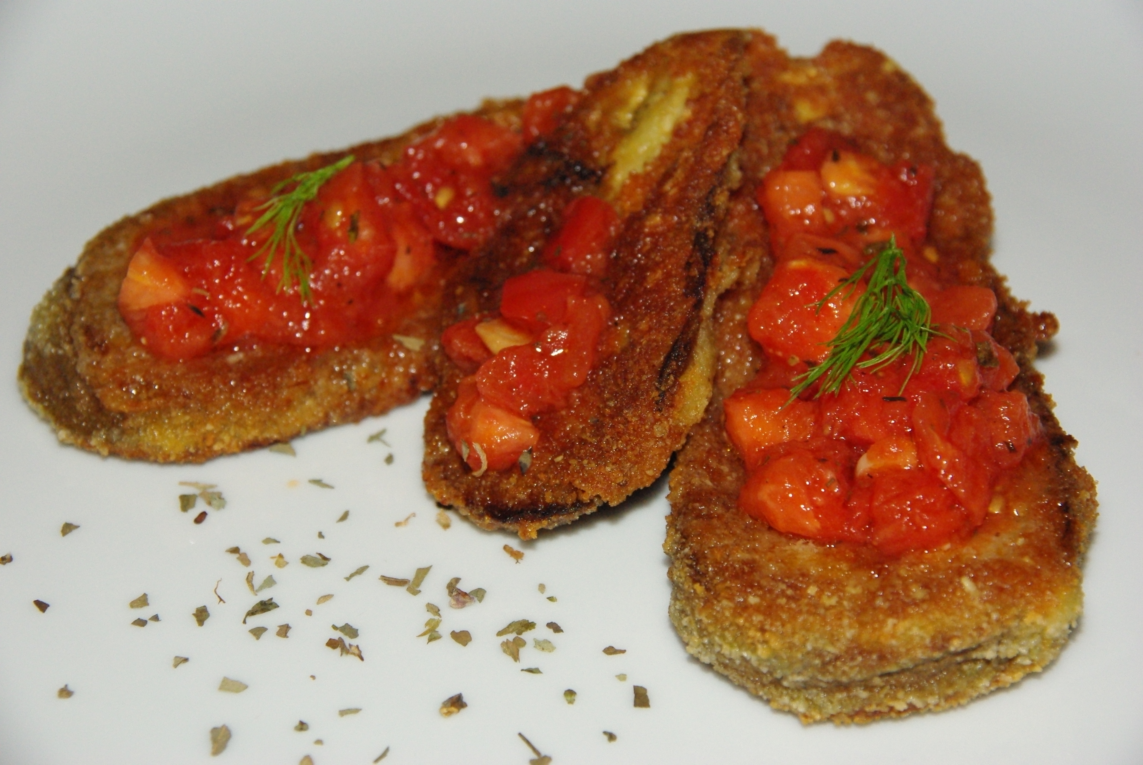 Auberginen-Parmesan Bruschetta gefolgt von Dorsch in Kartoffelkruste mit Fenchelgemse und Champignonkpfen, danach Tiramisu von Glhwein-Zwetschgen und ein Chianti von Antinori