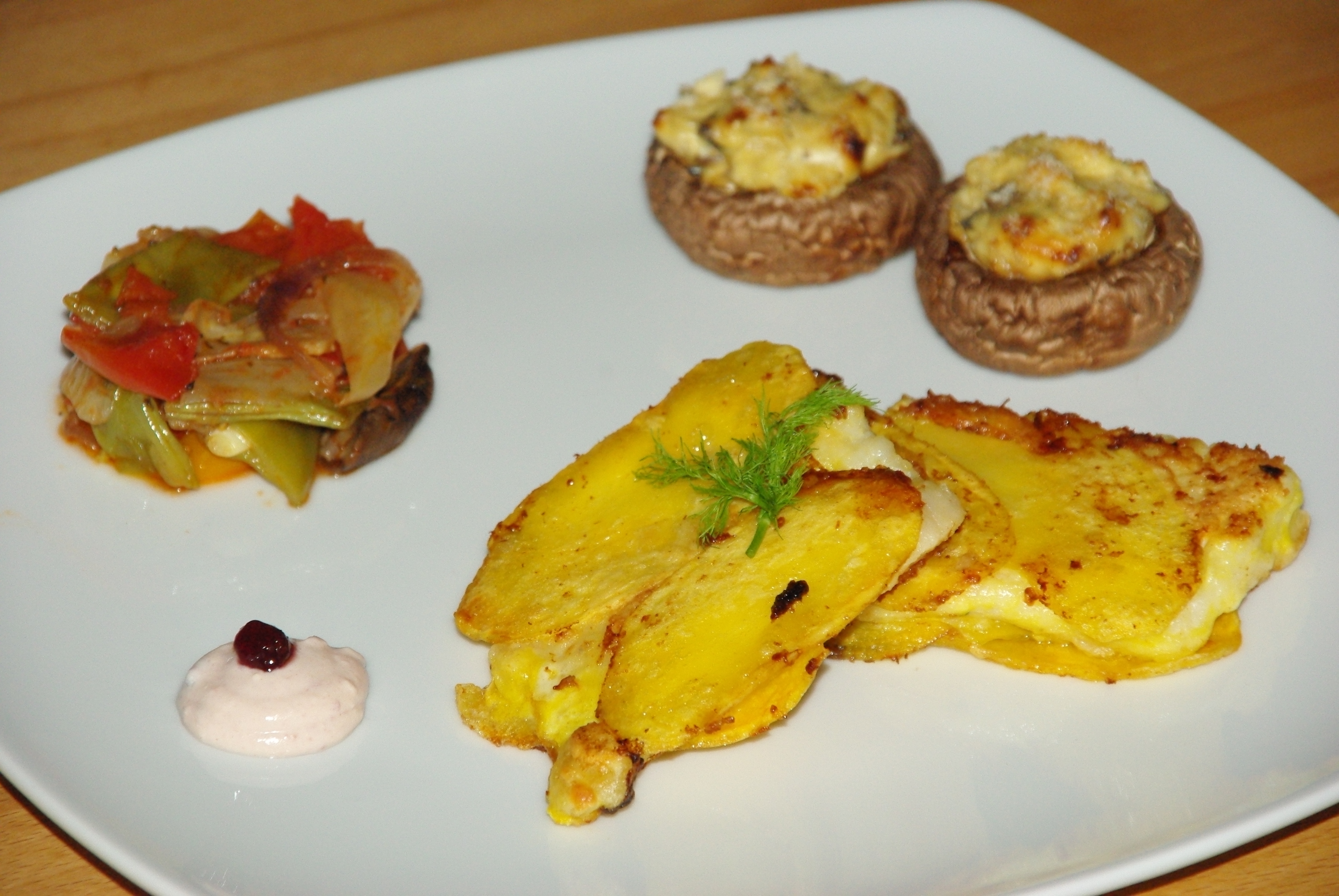 Auberginen-Parmesan Bruschetta gefolgt von Dorsch in Kartoffelkruste mit Fenchelgemse und Champignonkpfen, danach Tiramisu von Glhwein-Zwetschgen und ein Chianti von Antinori2