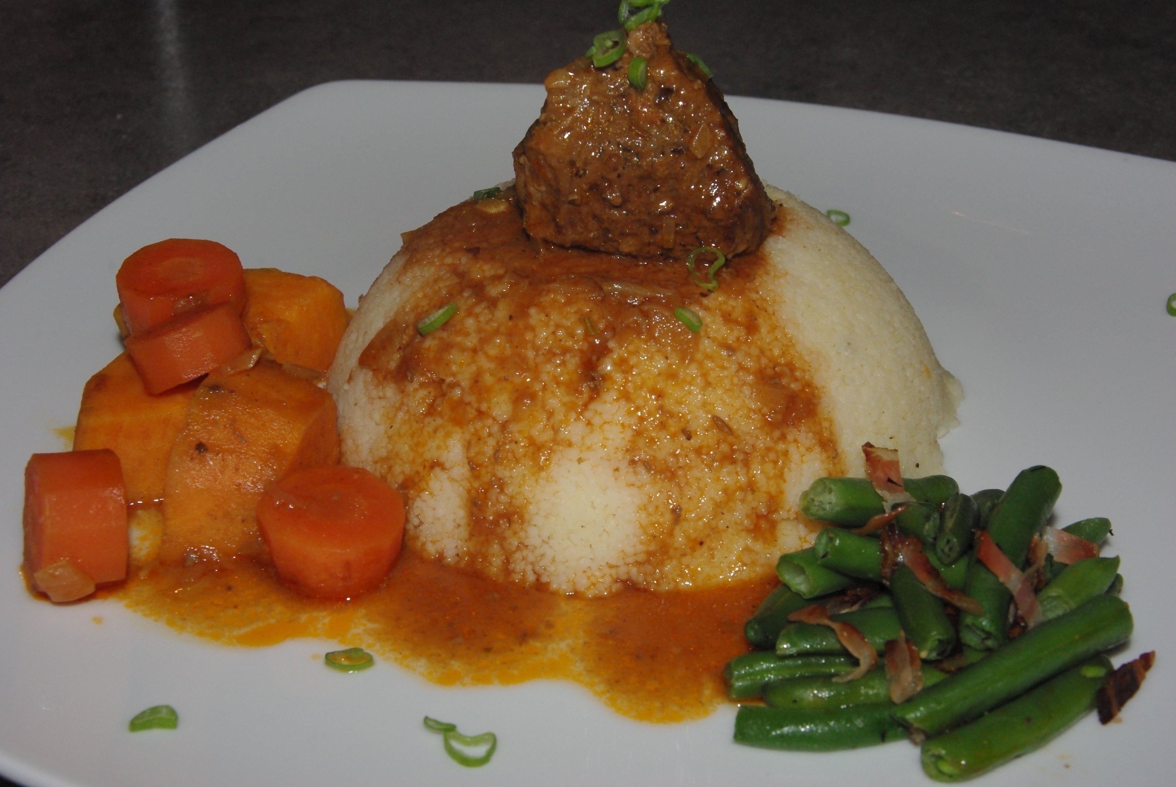 Couscous-Men mit gefllten Spitzpaprika, Lammcurry und gebratenem Couscous mit Kirschen7