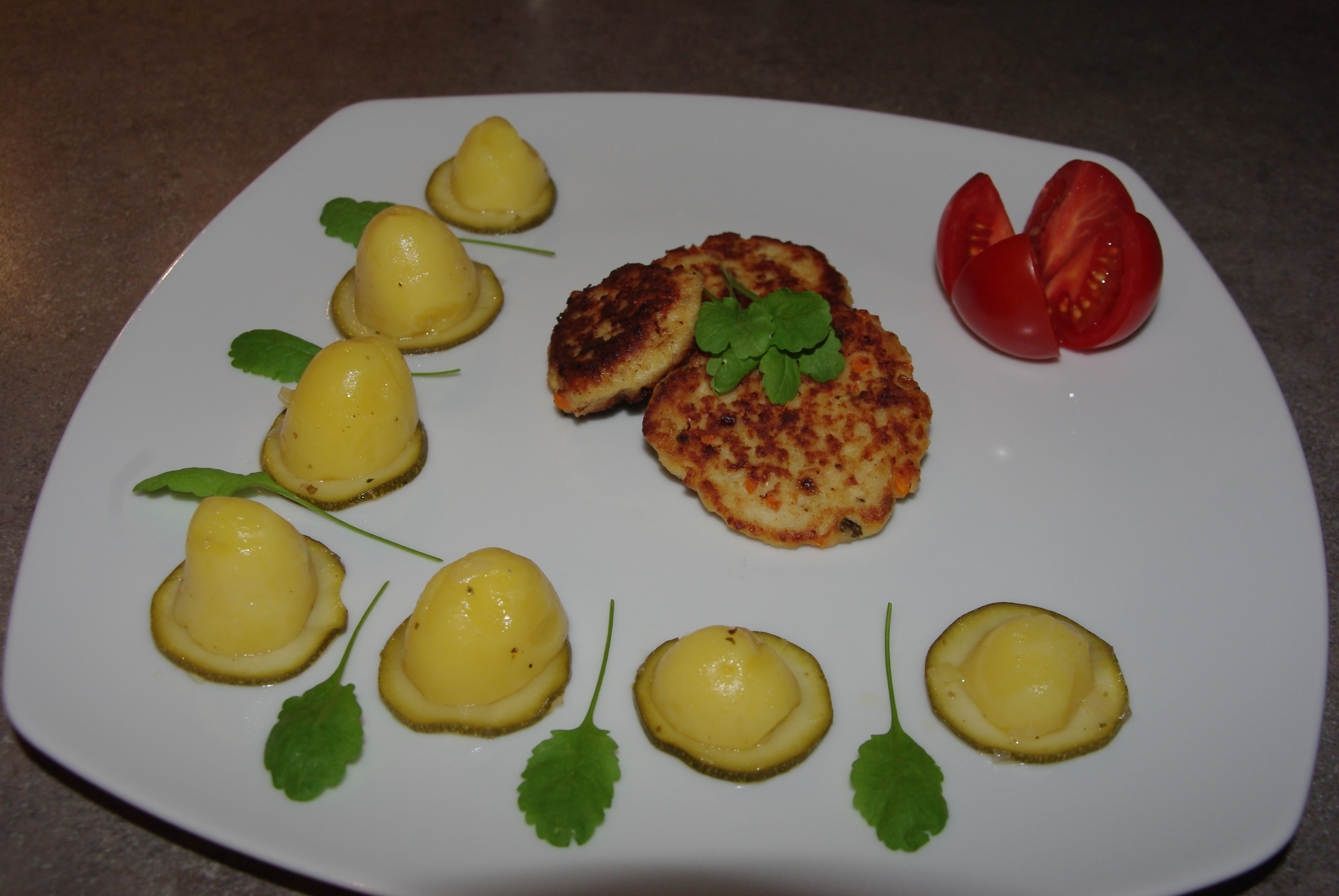 Fischpflanzerl mit Kartoffelsalat