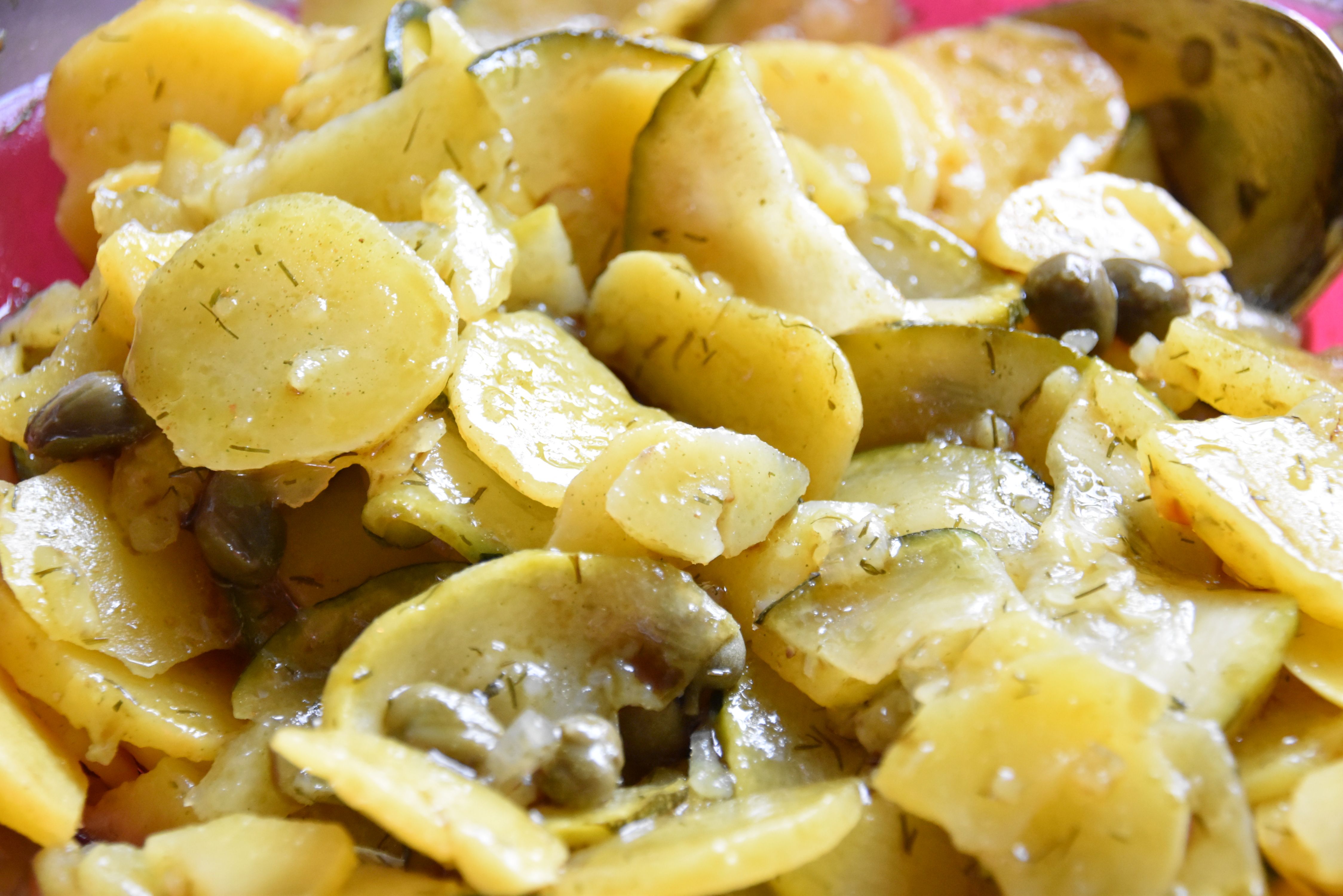 Kartoffelsalat mit Zucchini Kapern und Dill