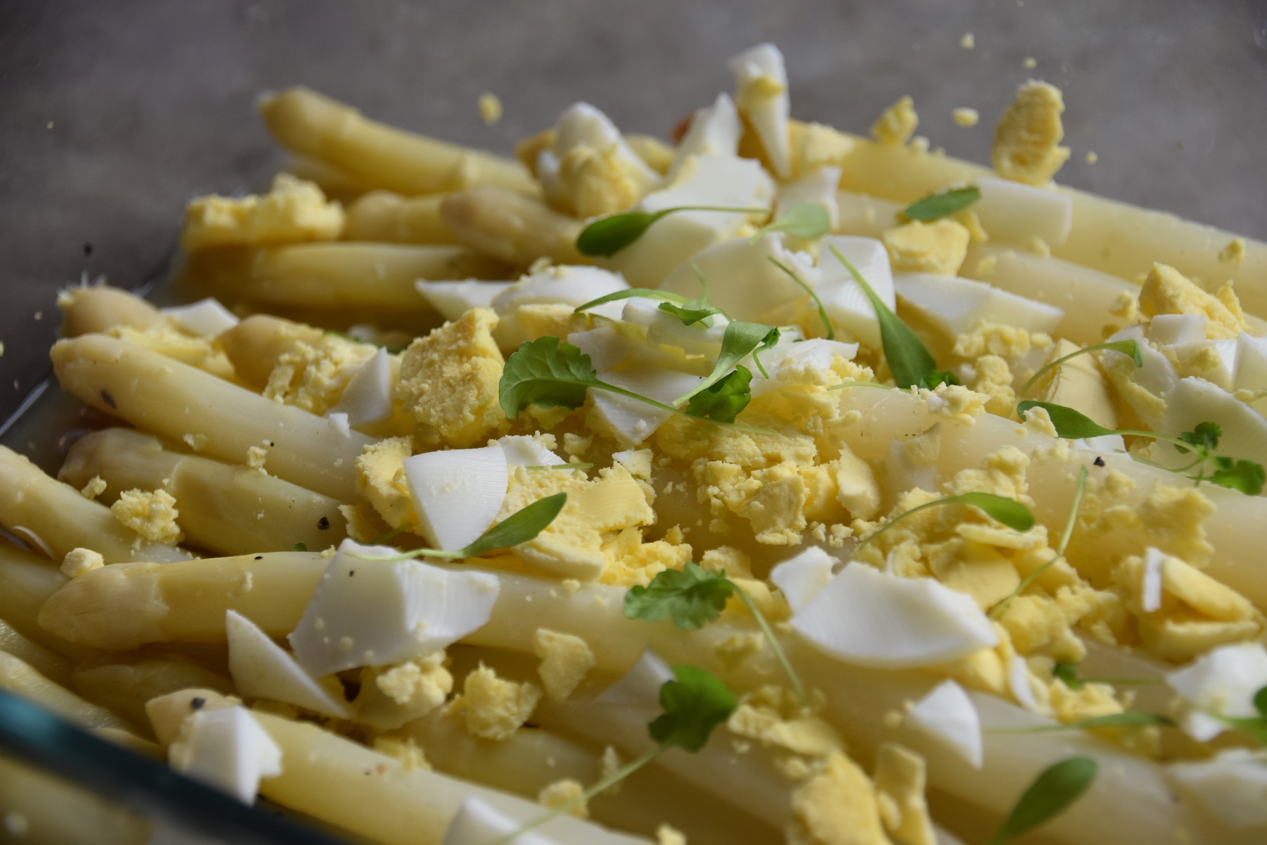 Lauwarmer Spargelsalat mit Ei und Kresse1