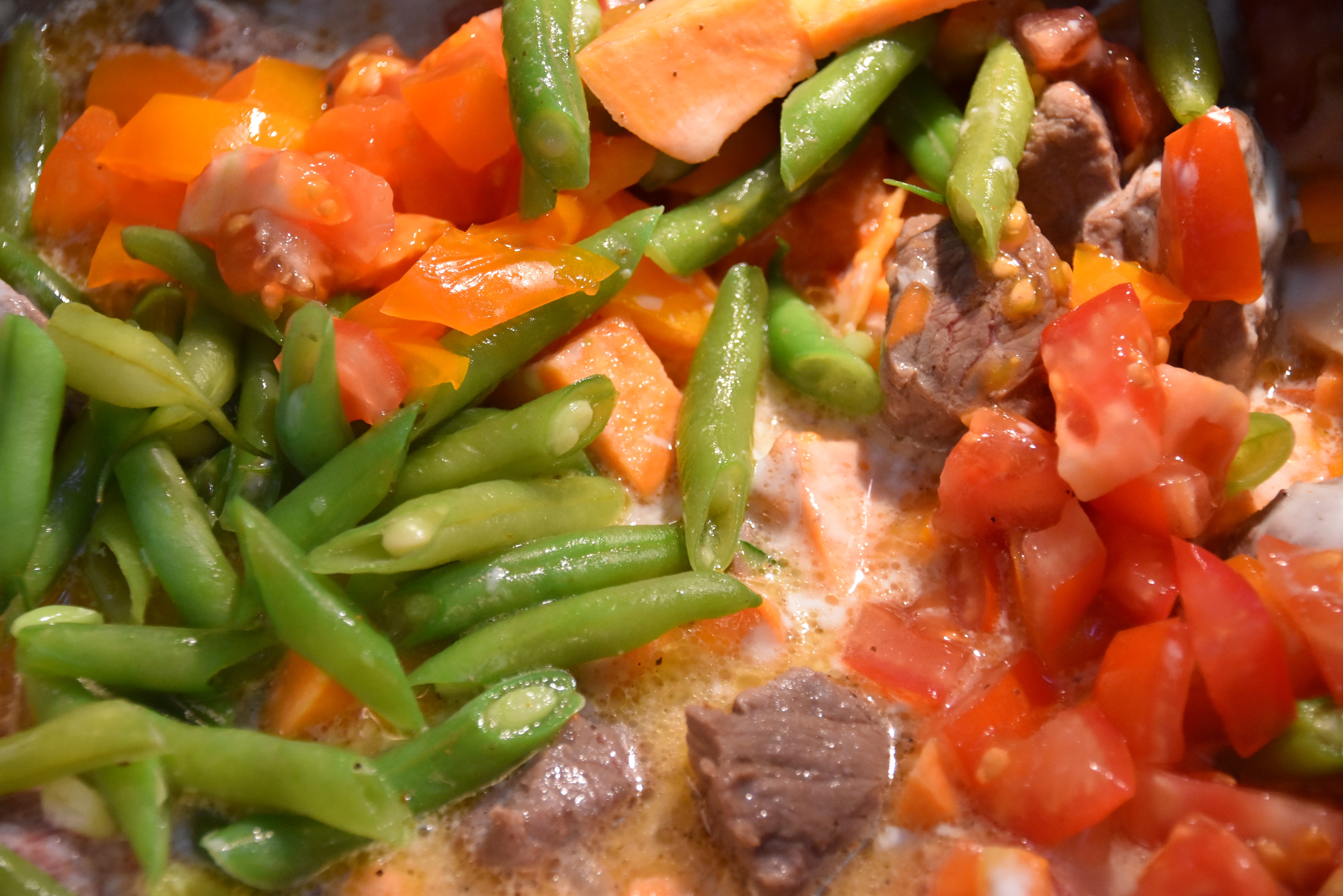 Rindercurry mit Ssskartoffeln, Bohnen, Tomaten und Berbere Gewrz2