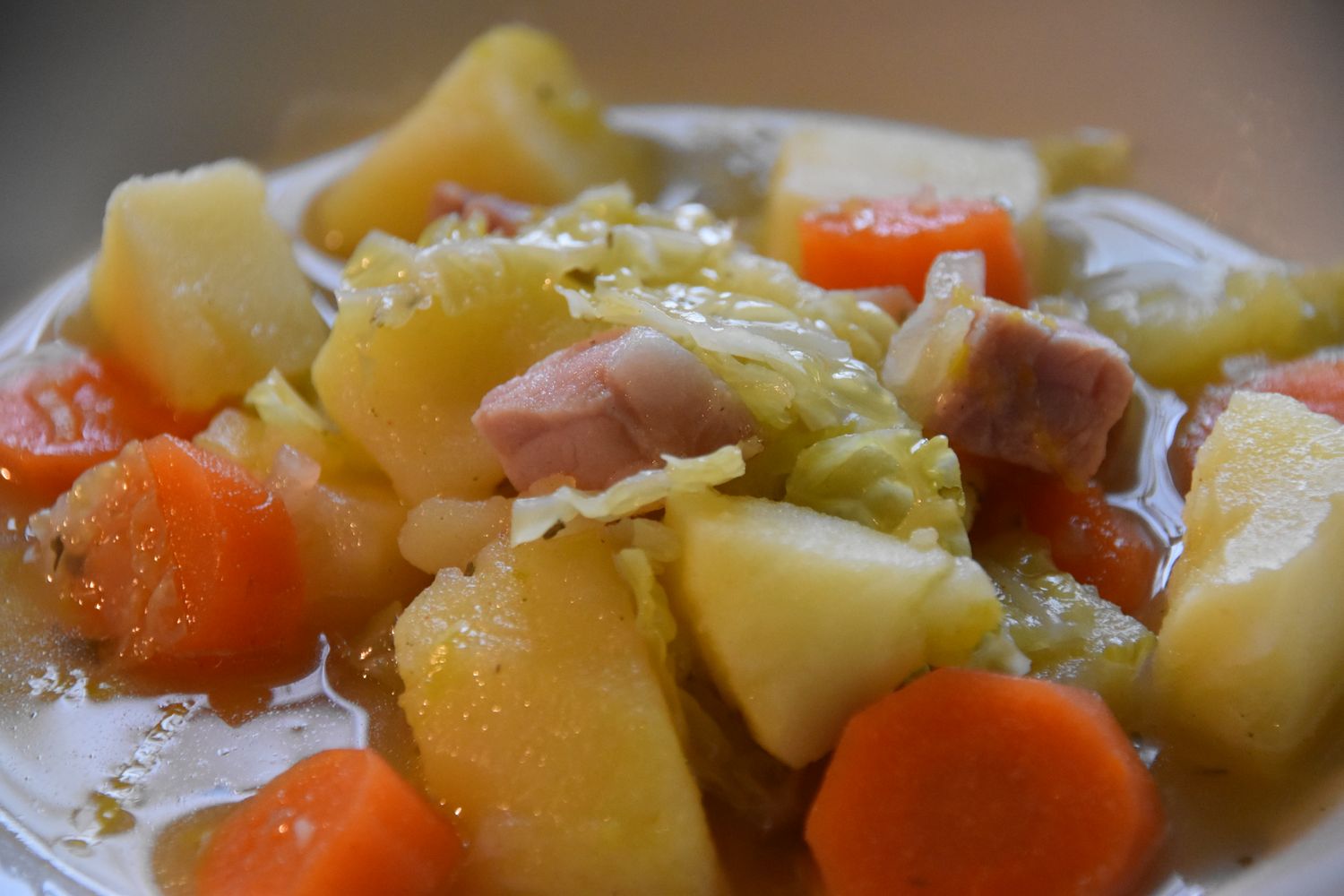 WirsingeintopfmitKasslerbegleitetvonWeltenburgerWintertraum2