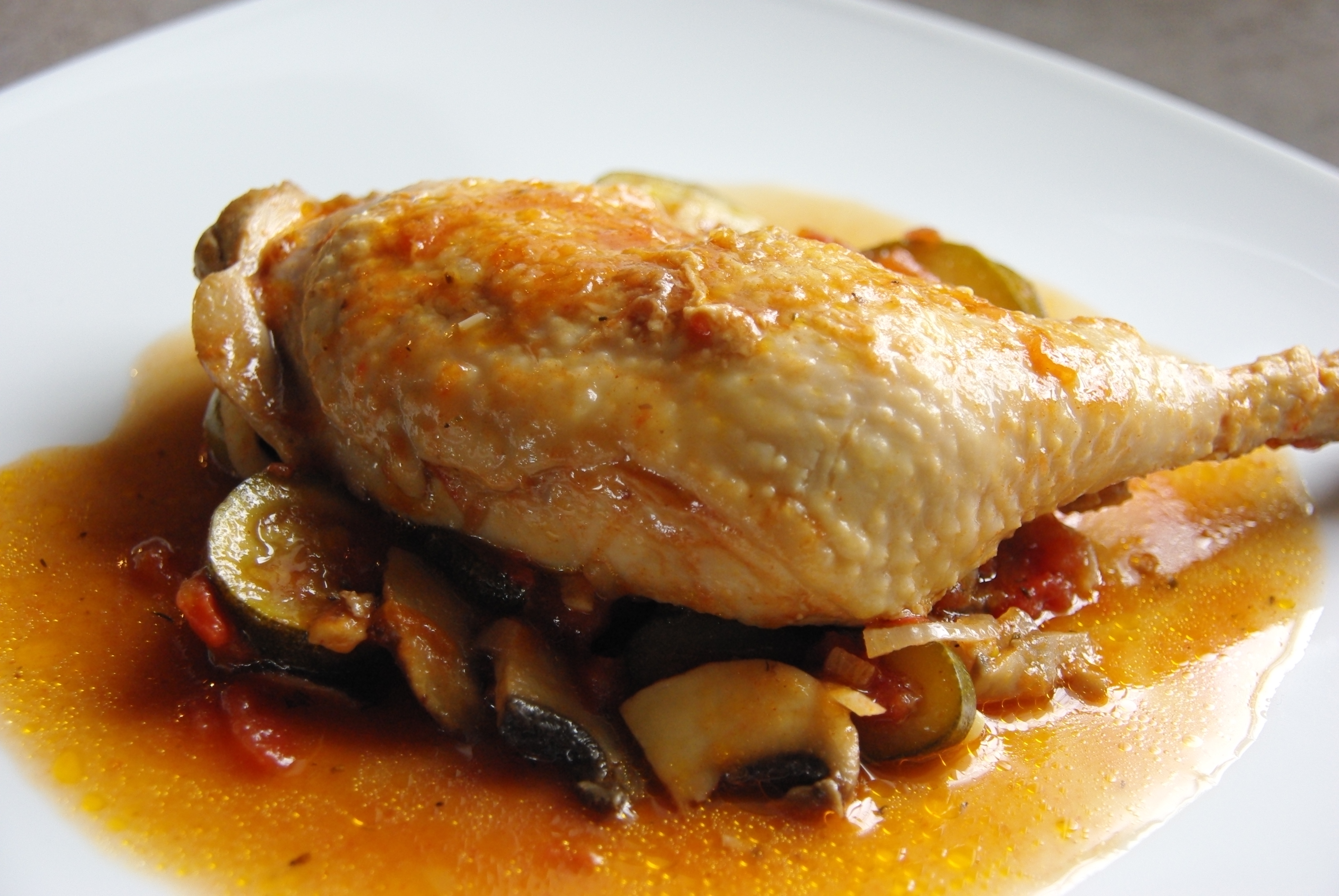 Geschmortes Huhn mit mediterranem Gemüse und Räucherpaprika zu einem Valpolicella Ripasso
