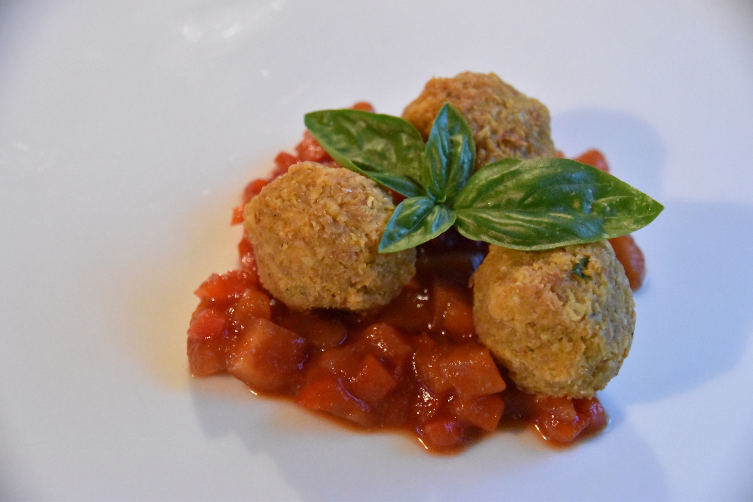 Falafel – Kichererbsenbällchen auf Tomatenchutney