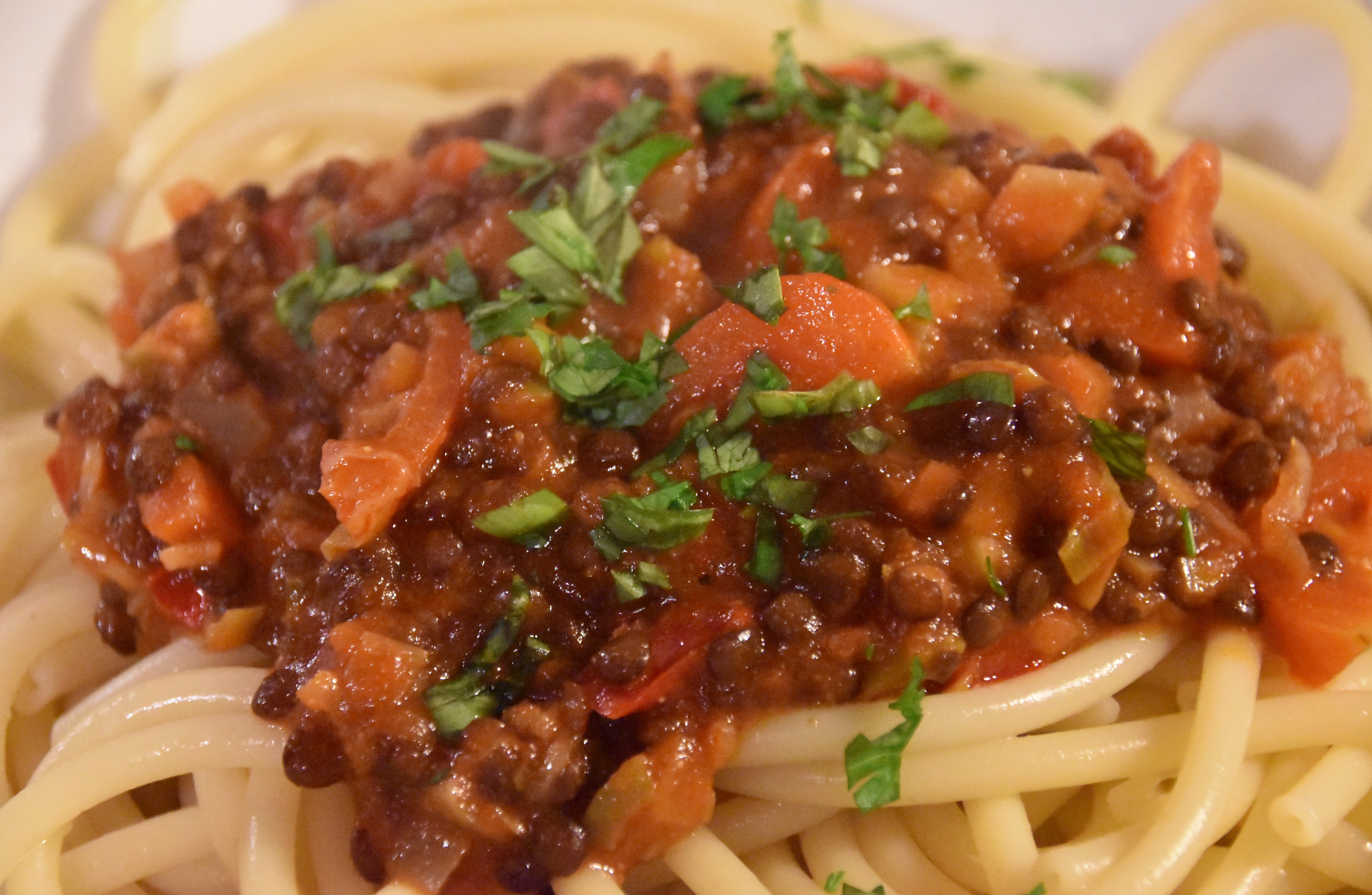 Dicke Spaghetti auf Gemüseragout nach Fattoria La Vialla